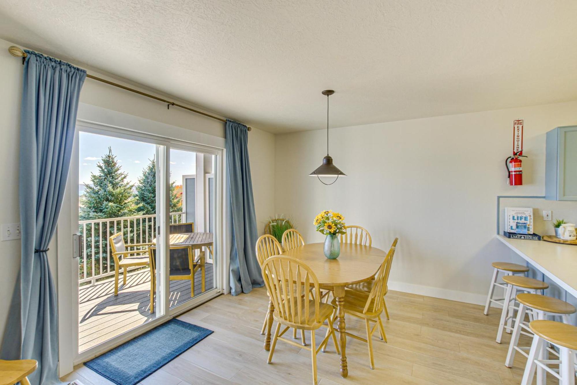 Spacious Garden City Townhome With Lake Views! Luaran gambar