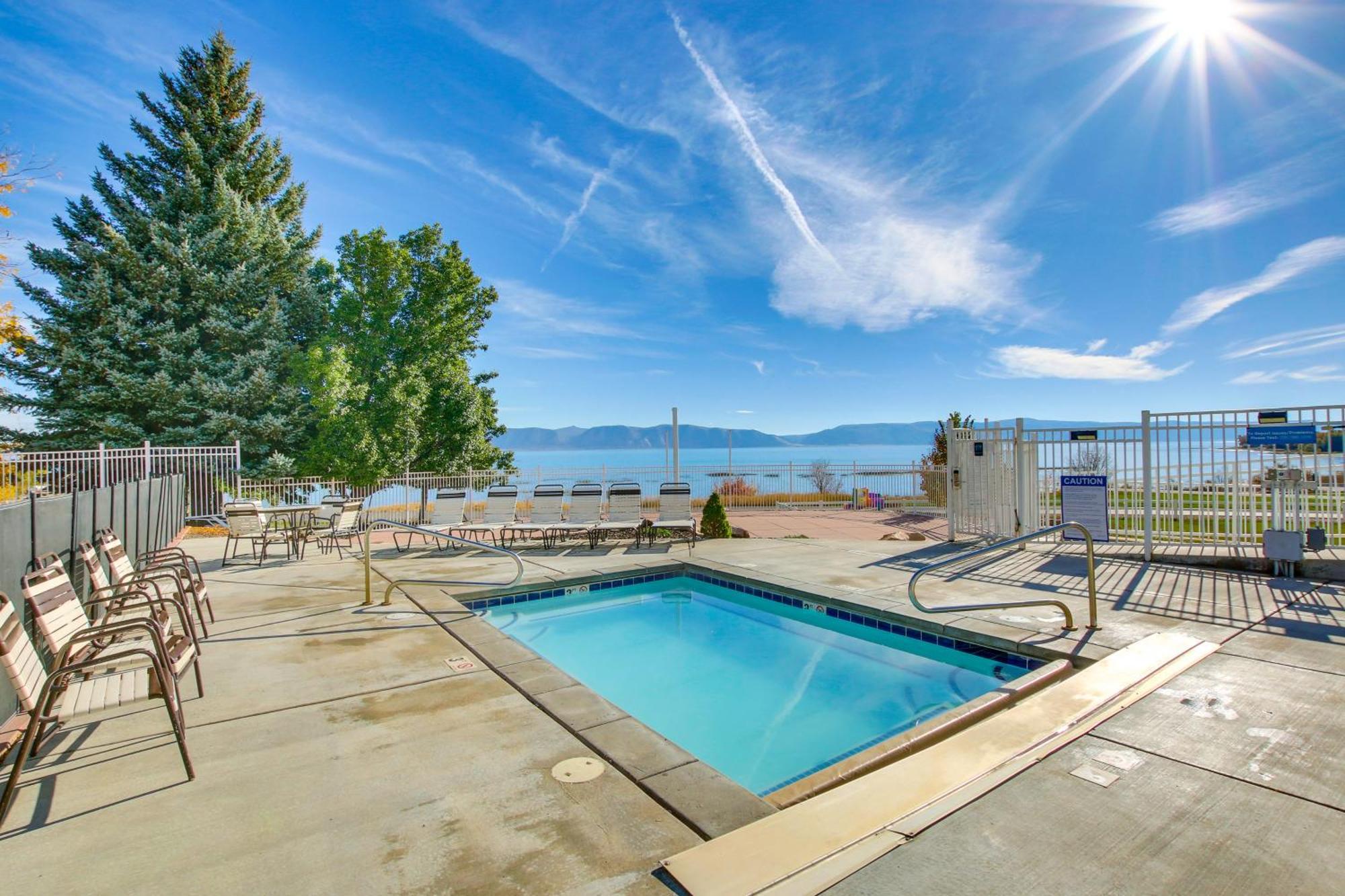 Spacious Garden City Townhome With Lake Views! Luaran gambar